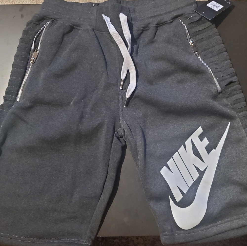 Nash :: Grey/White